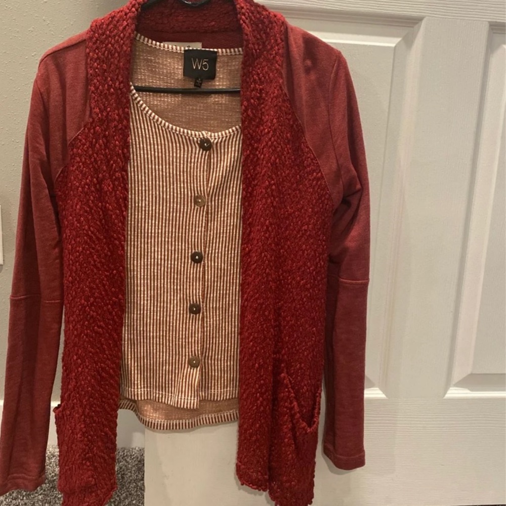 Women’s cardigan with button down crop top